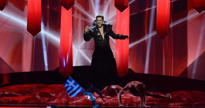 Costumul lui Cezar va ajunge in tara de abia vineri