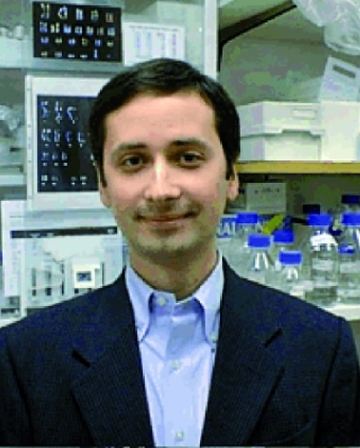 Delia este casatorita cu Victor Velculescu, un medic faimos de origine romana