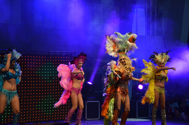 Andreea a fost invitata sa cante la Otelul Rosu, cu ocazia sarbatorii de Sf. Constantin si Elena