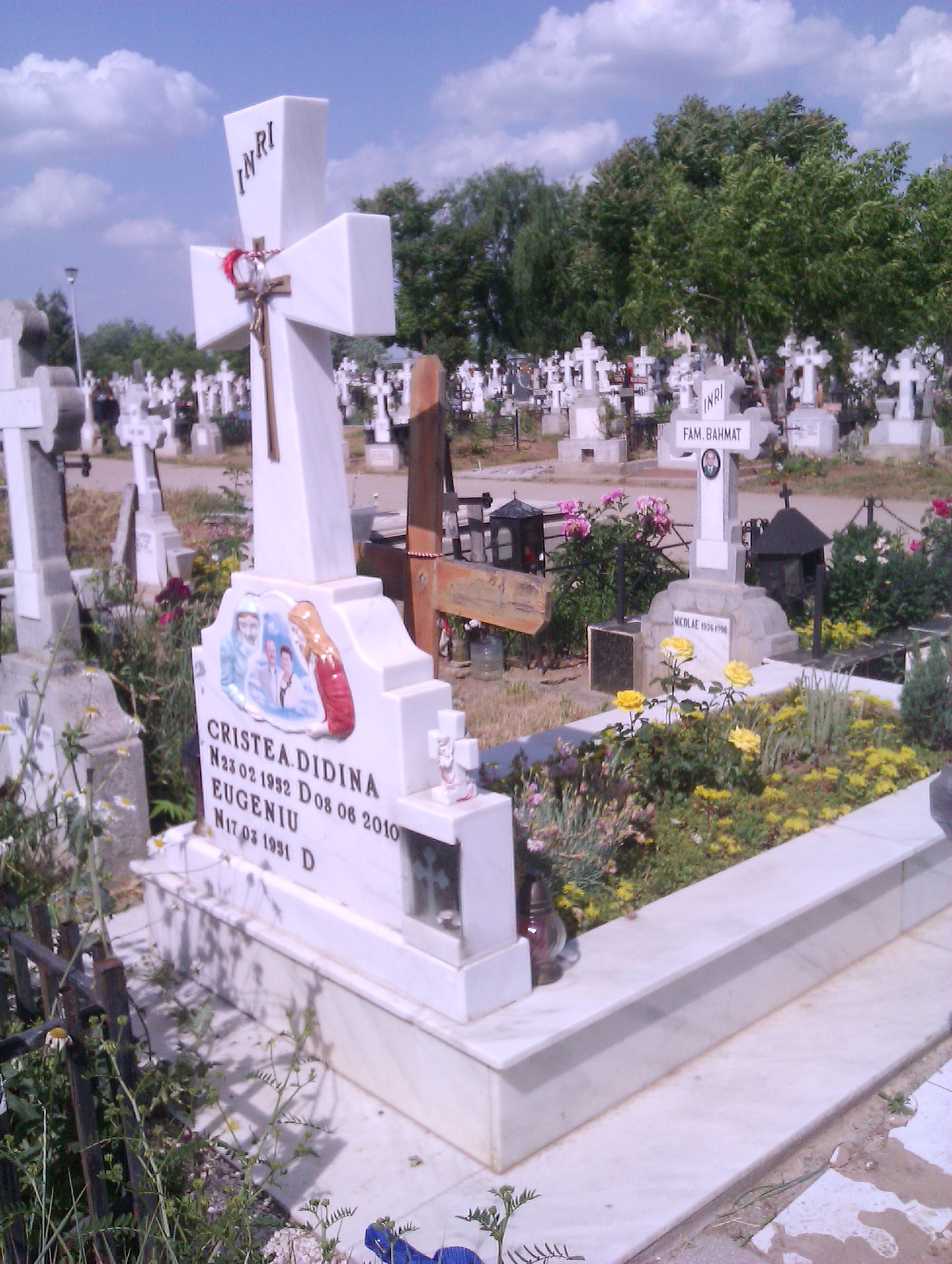 Mormantul Didinei Cristea este ingrijit de sotul ei, Eugen
