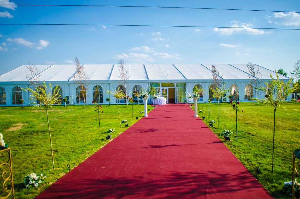 Nunta va avea loc in comuna Giroc, de la marginea Timisoarei, intr-un cort de lux