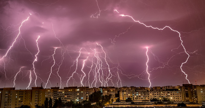 Luchian Comsa a surpsins fulgerele in jurul orei 24.00