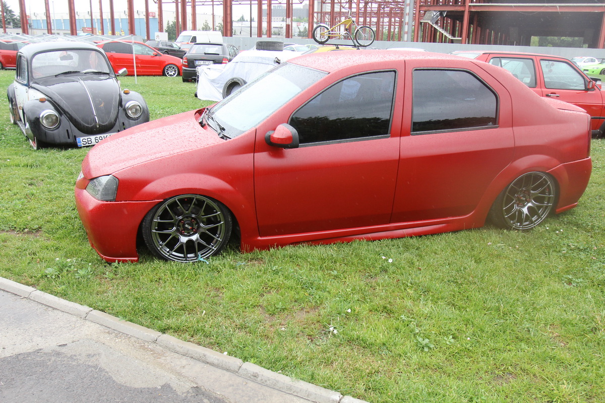 Un Logan care practic merge pe jos