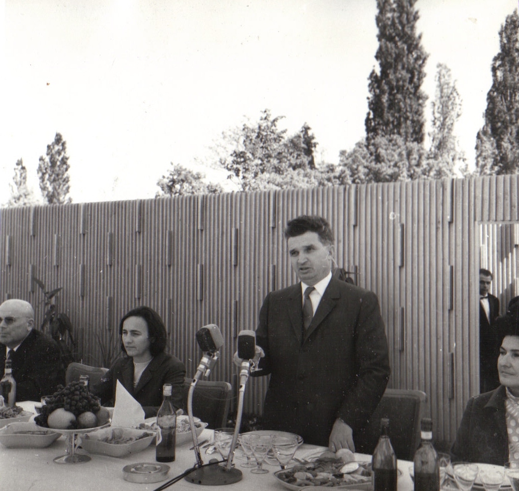 Nicolae Ceausescu a fost acuzat ca l-ar fi platit pe Carlos Sacalul sa ucida mai multe persoane care intrasera in dizgratia regimului comunist de la Bucuresti