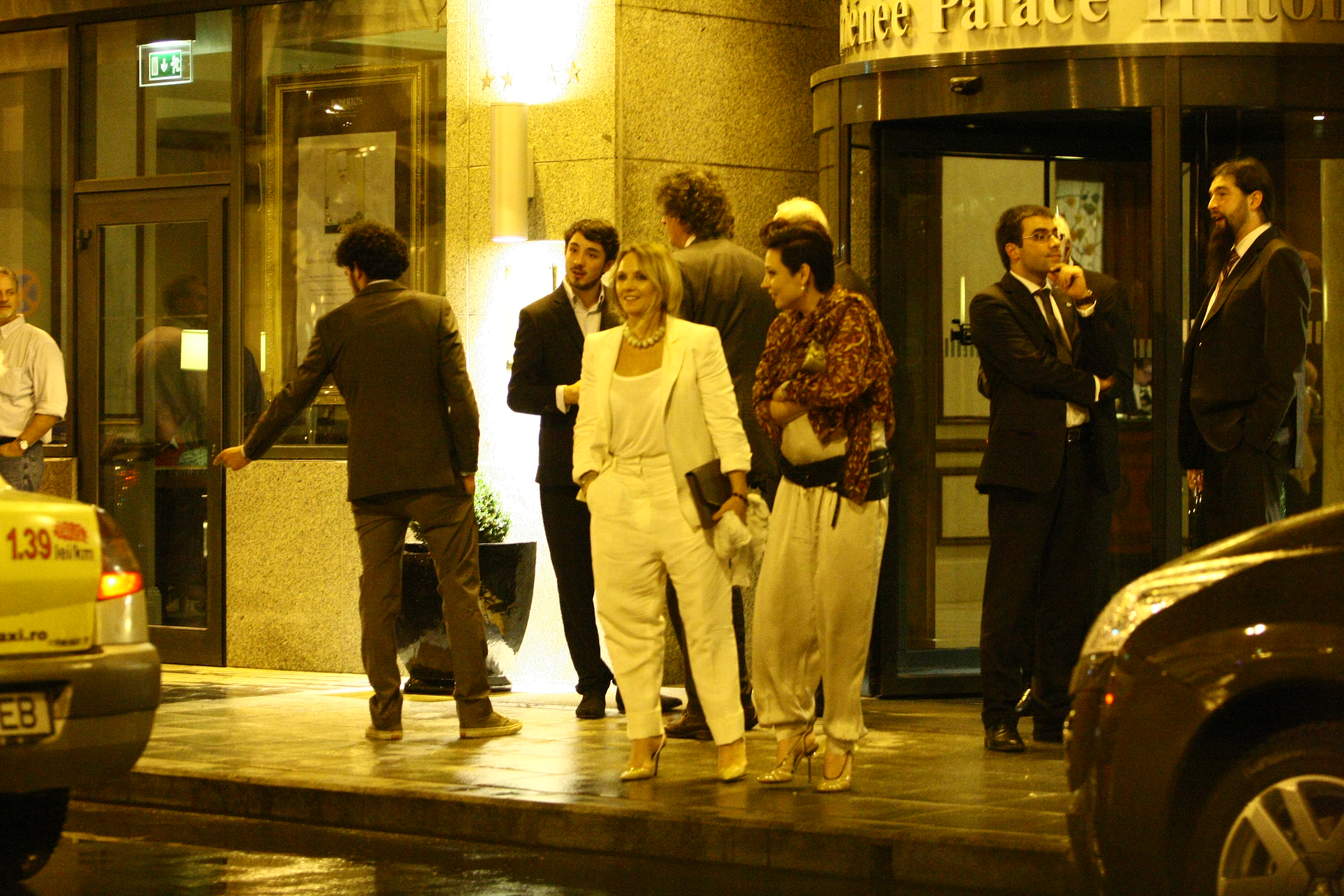 Camelia Sucu a purtat pentru a doua oara in ultimele zile o tinuta complet alba