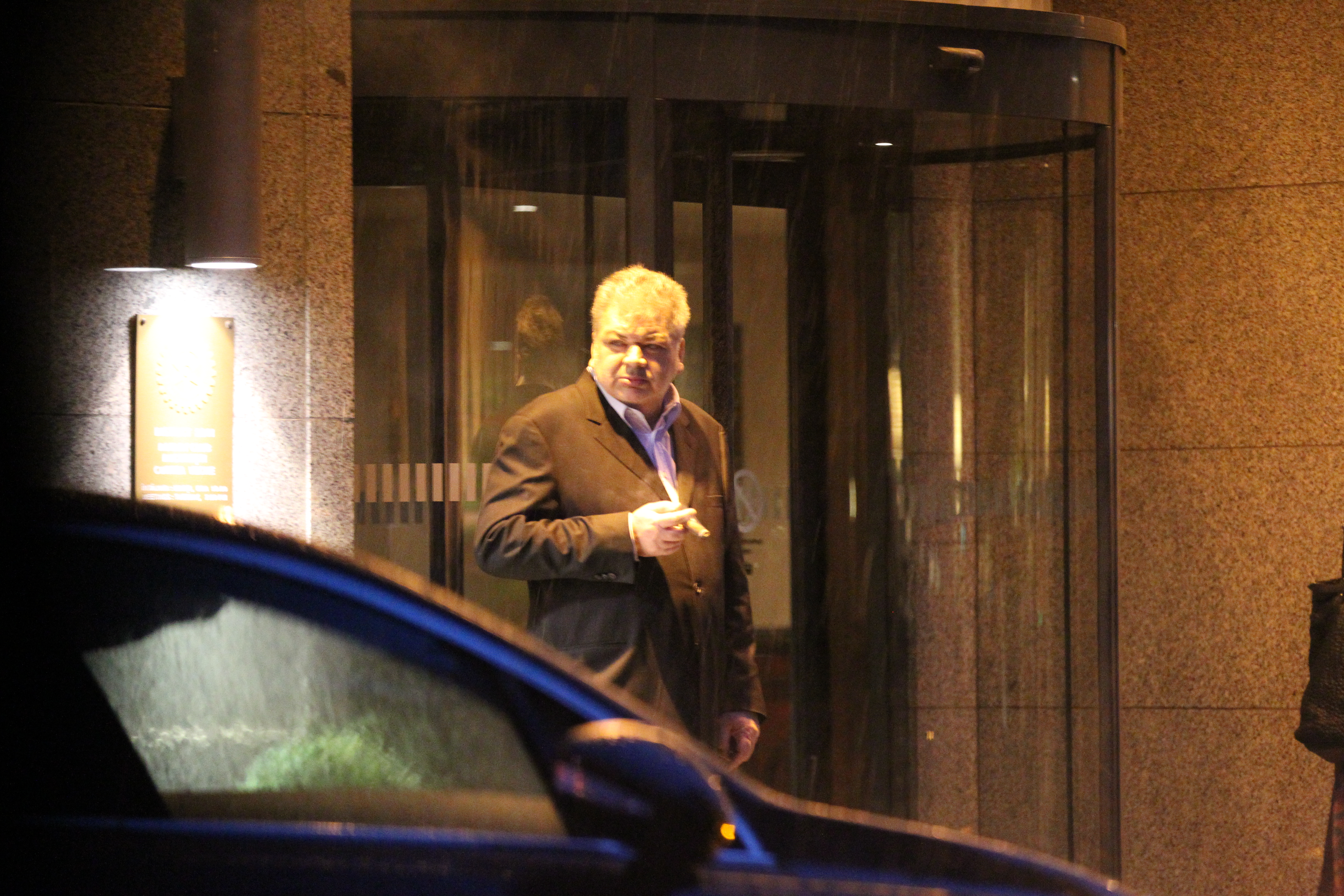 Bibi Galan si-a asteptat soferul in timp ce si-a