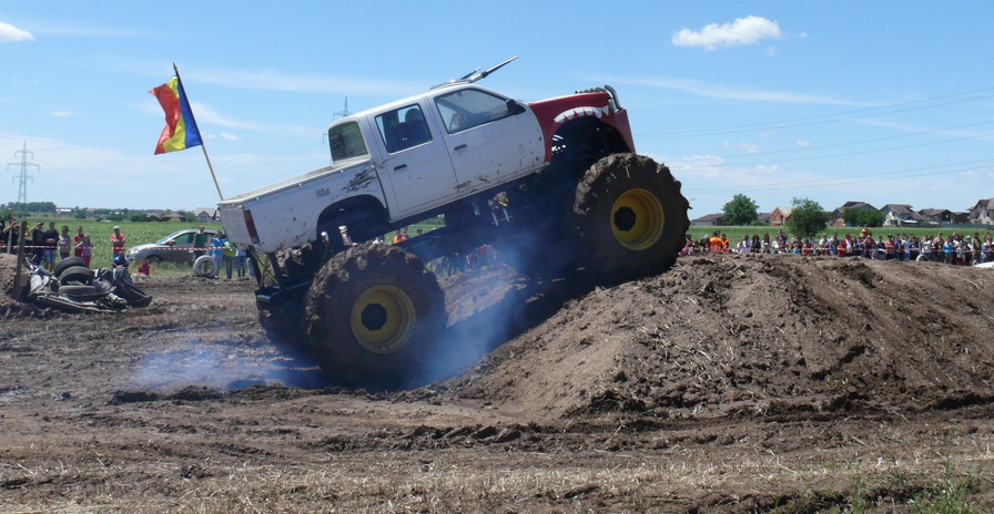 Gazssan este fabricat din alte doua vehicule