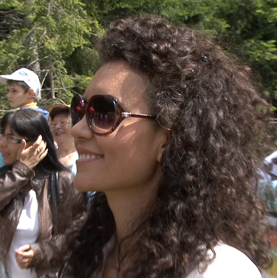 Elena Aprozeanu va deveni doamna Bute pe 8 iunie, cand se va cununa civil cu pugilistul Lucian Bute, dupa opt ani de relatie