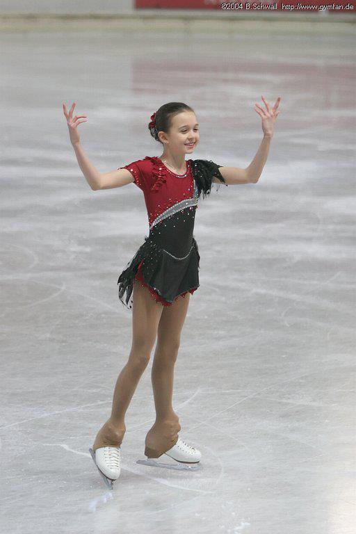 Lisa, jumatatea Roller Sis, la un concurs de patinaj in 2004