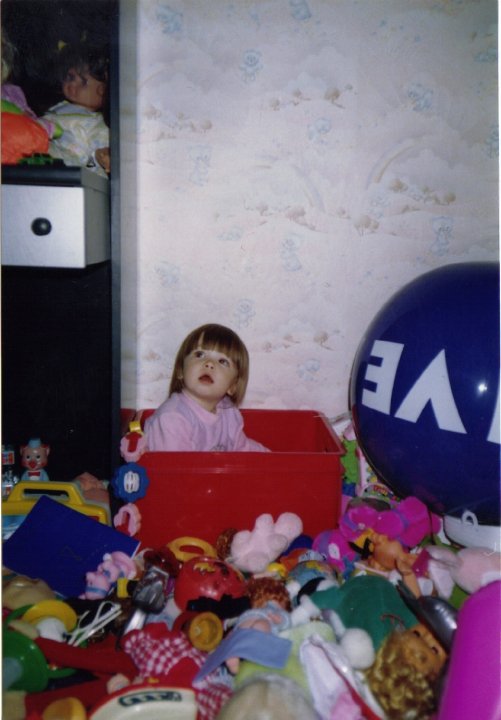Isabela al o varsta frageda, cand o interesau doar jucariile