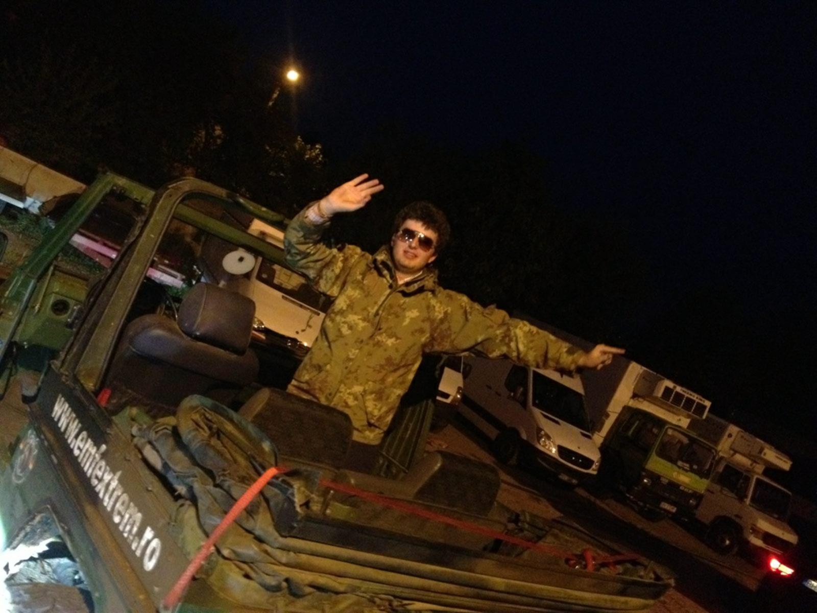 Fiul lui Viorel Micula are la dispozitie o multime de masini pentru a se plimba oriunde are chef