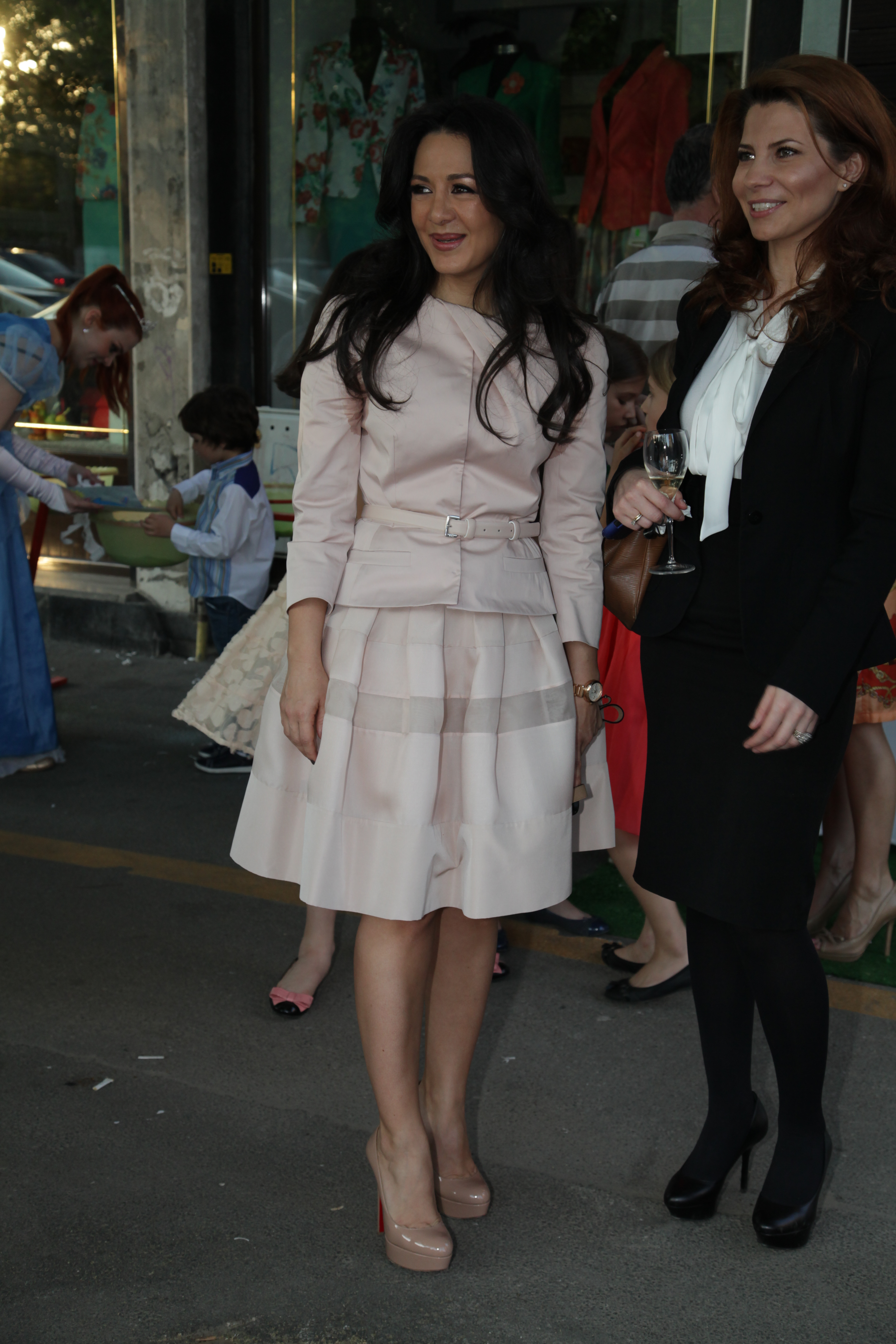 Oana Niculescu Mizil are chiar si o afacere cu haine pentru copii