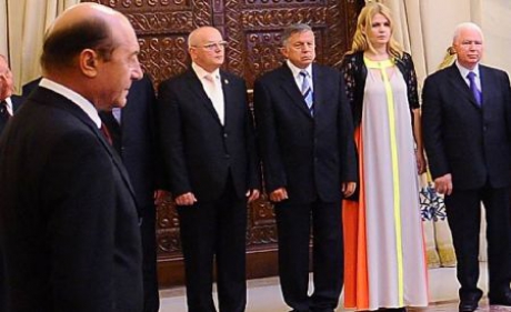 Iulia Motoc a iesit in evidenta cu o rochie foarte colorata