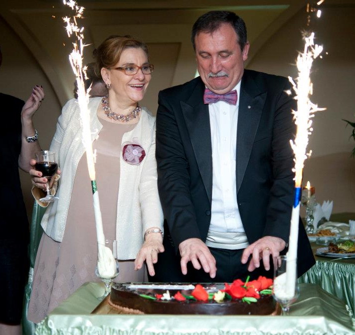 Sefa IMM-urilor si a Mediului de Afaceri i-a organizat o mare petrecere sotului ei in ziua in care acesta a implinit 60 de ani (Sursa foto: facebook.com)