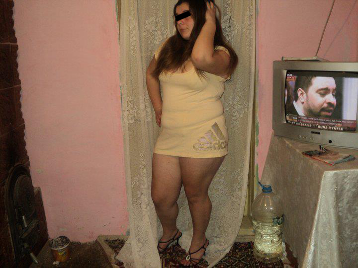 Consumul excesiv de Salam face bine la solduri, crede aceasta domnisoara