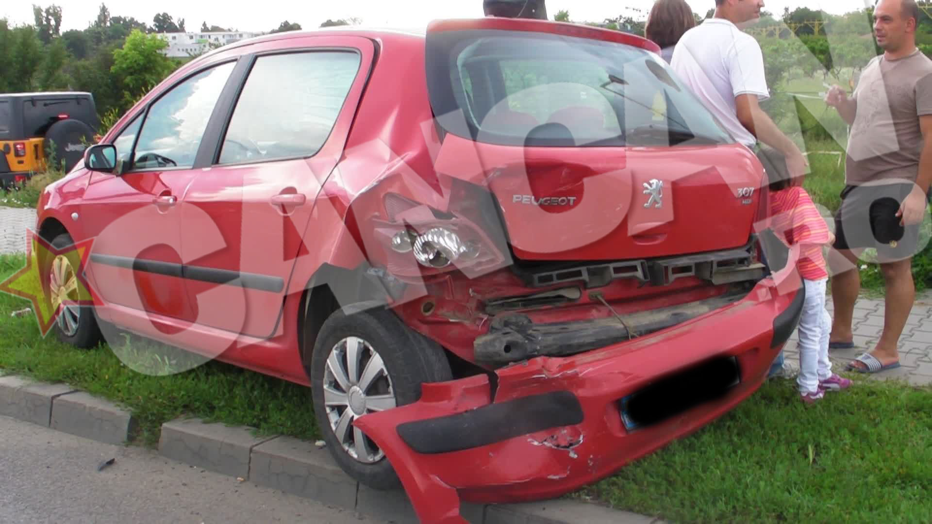 Masina pe care bolidul Elyzei a lovit-o a fost grav avariata