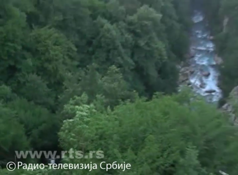 Daca autobuzul ajungea direct in albia raului impactul ar fi putut fi fatal pentru toti pasagerii