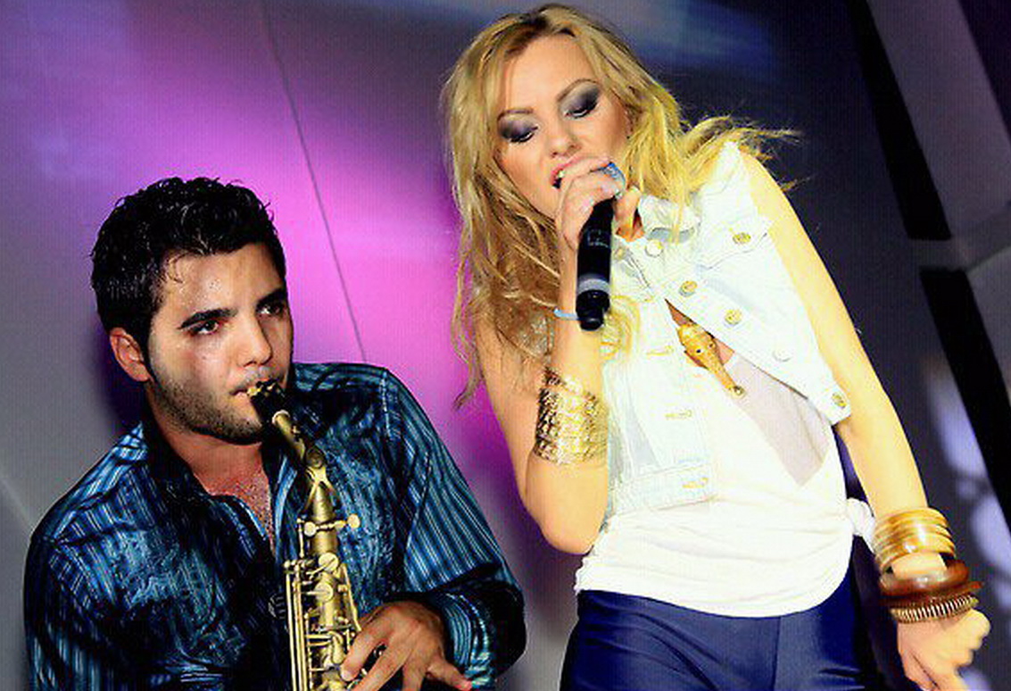 Cosmin sustine ca ideea melodiei ii apartine si ca nu si-ar fi primit nici macar drepturile de interpretare