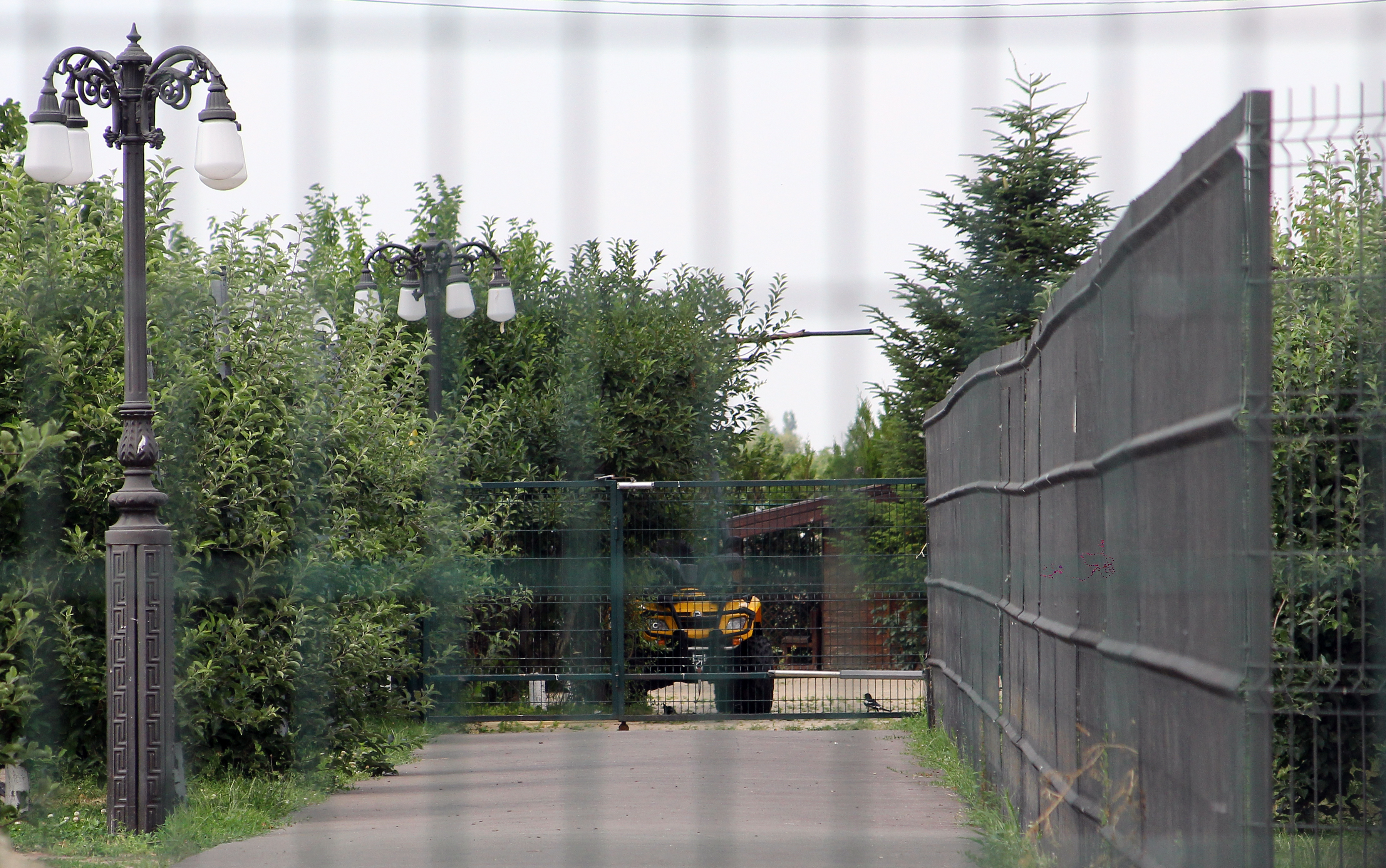 Pe proprietatea guvernatorului Nr se afla si un ATV