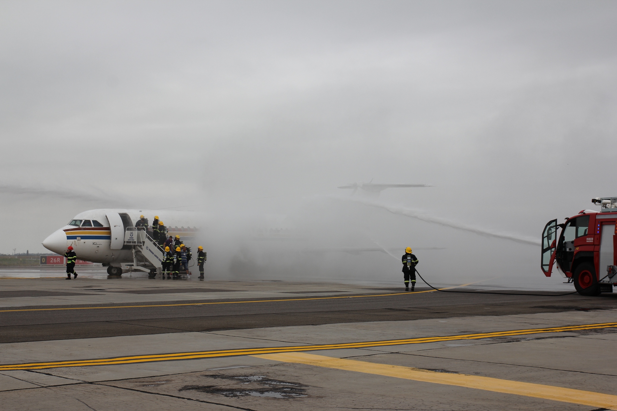 Pompierii incearca sa scoata victimele