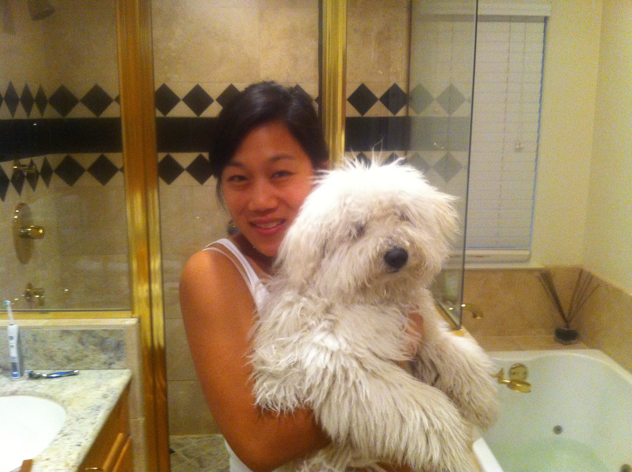 Beast alaturi de mama sa adoptiva