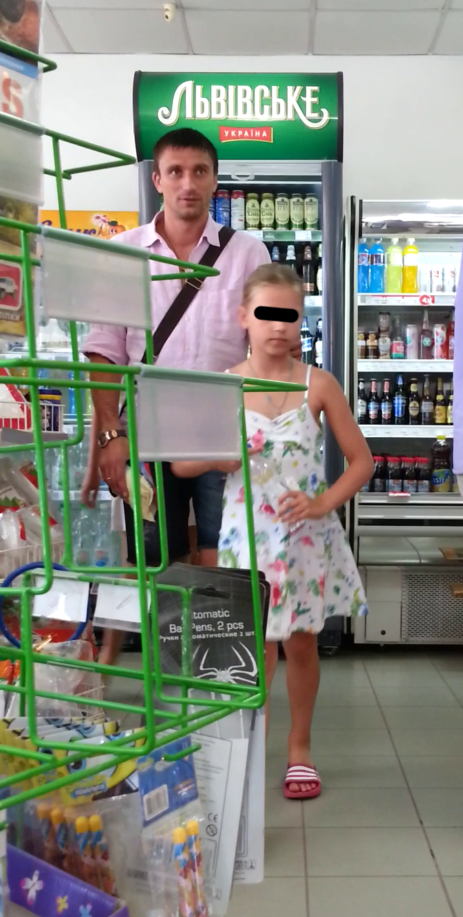 Bielorusul i-a facut fiicei lui micile pofte, cumparandu-i dulciuri si o limonada