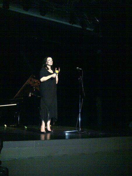 Carmen Tanase, pe scena, la spectacol