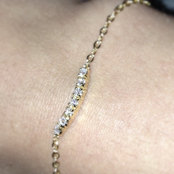 Sora Monicai a primit de curand o bratara de aur incrustata cu diamante