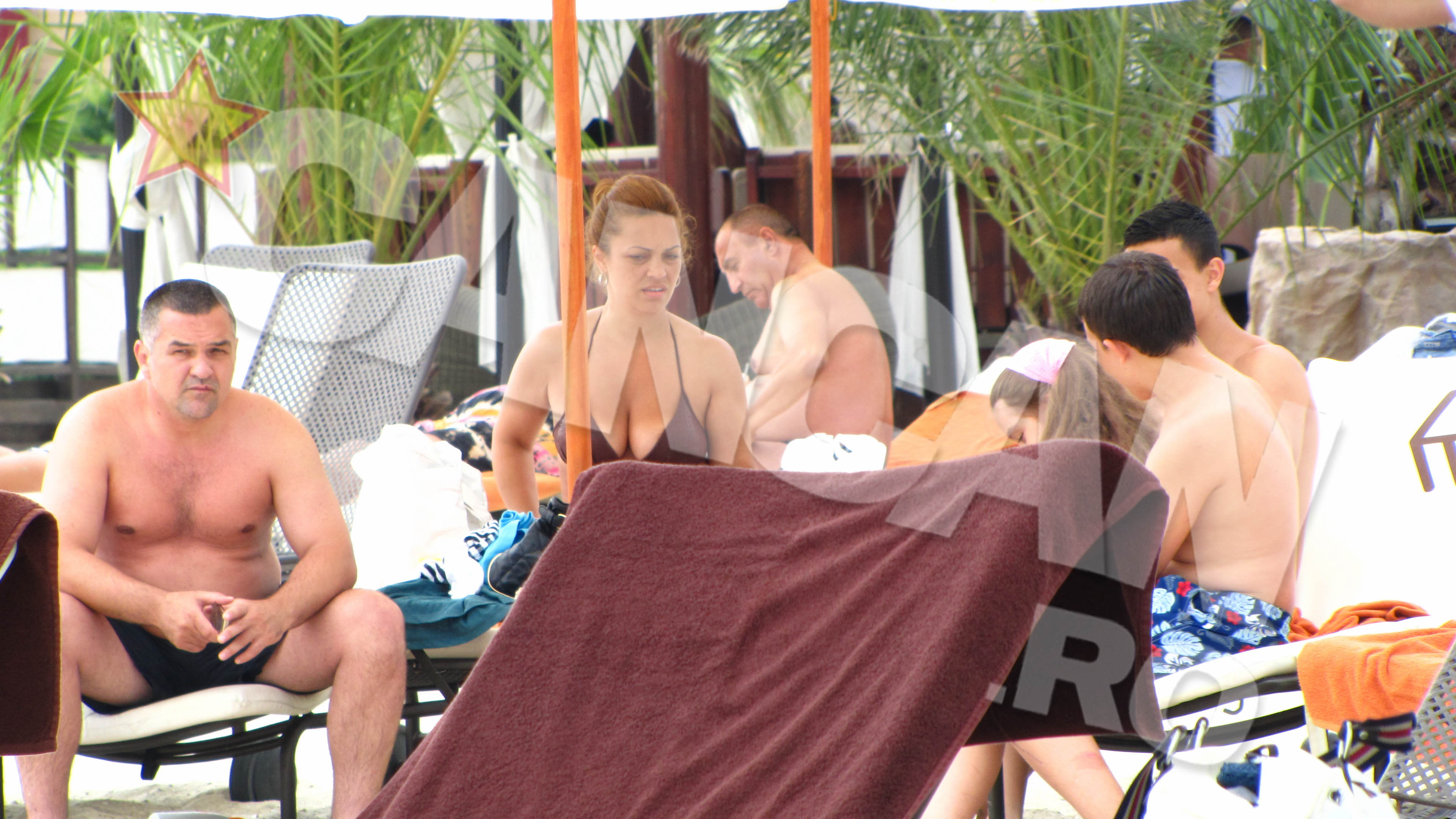 Doroftei si-a odihnit burtica la umbra, pe un sezlong