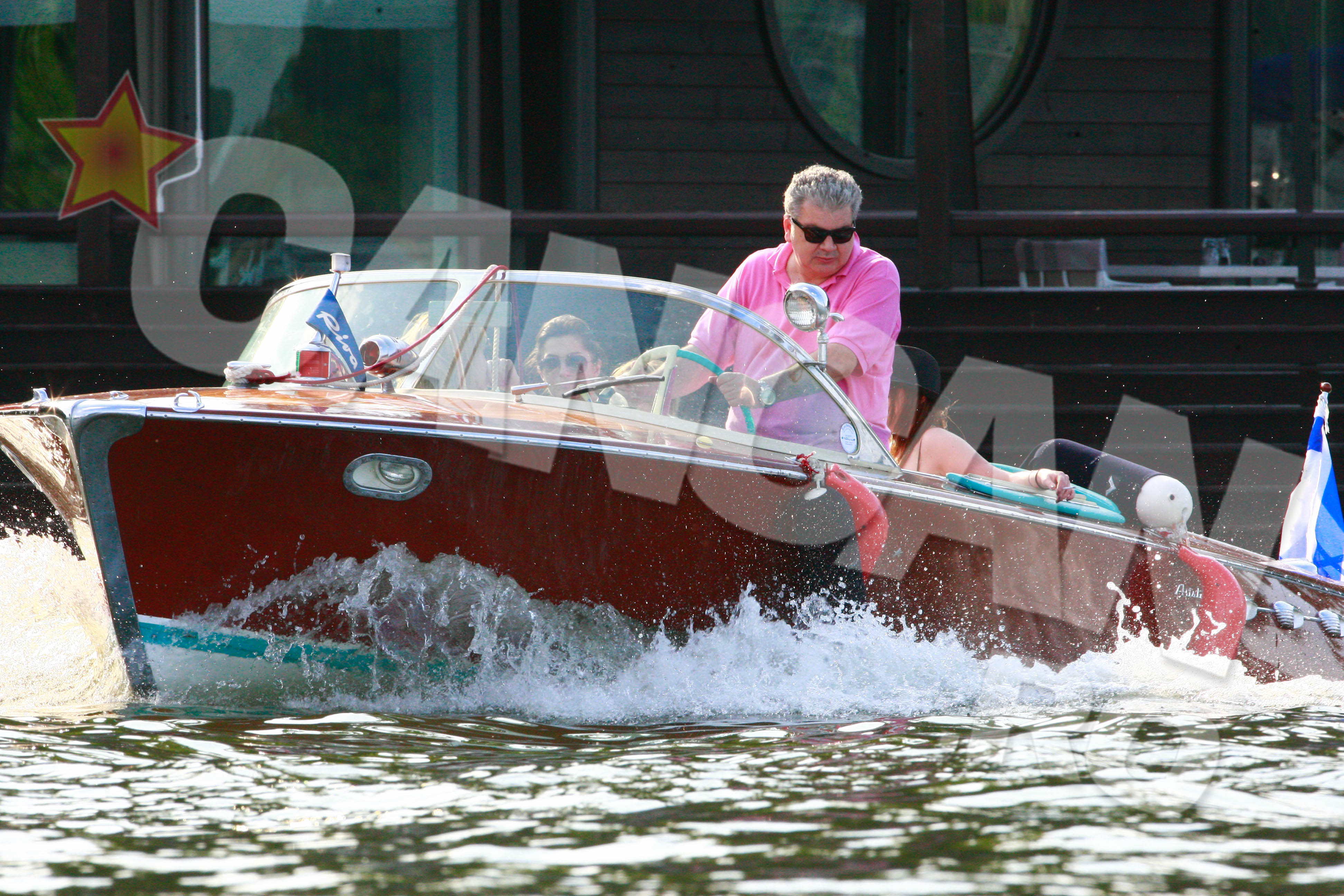 Afaceristului ii place sa iasa in evidenta. Intr-una dintre