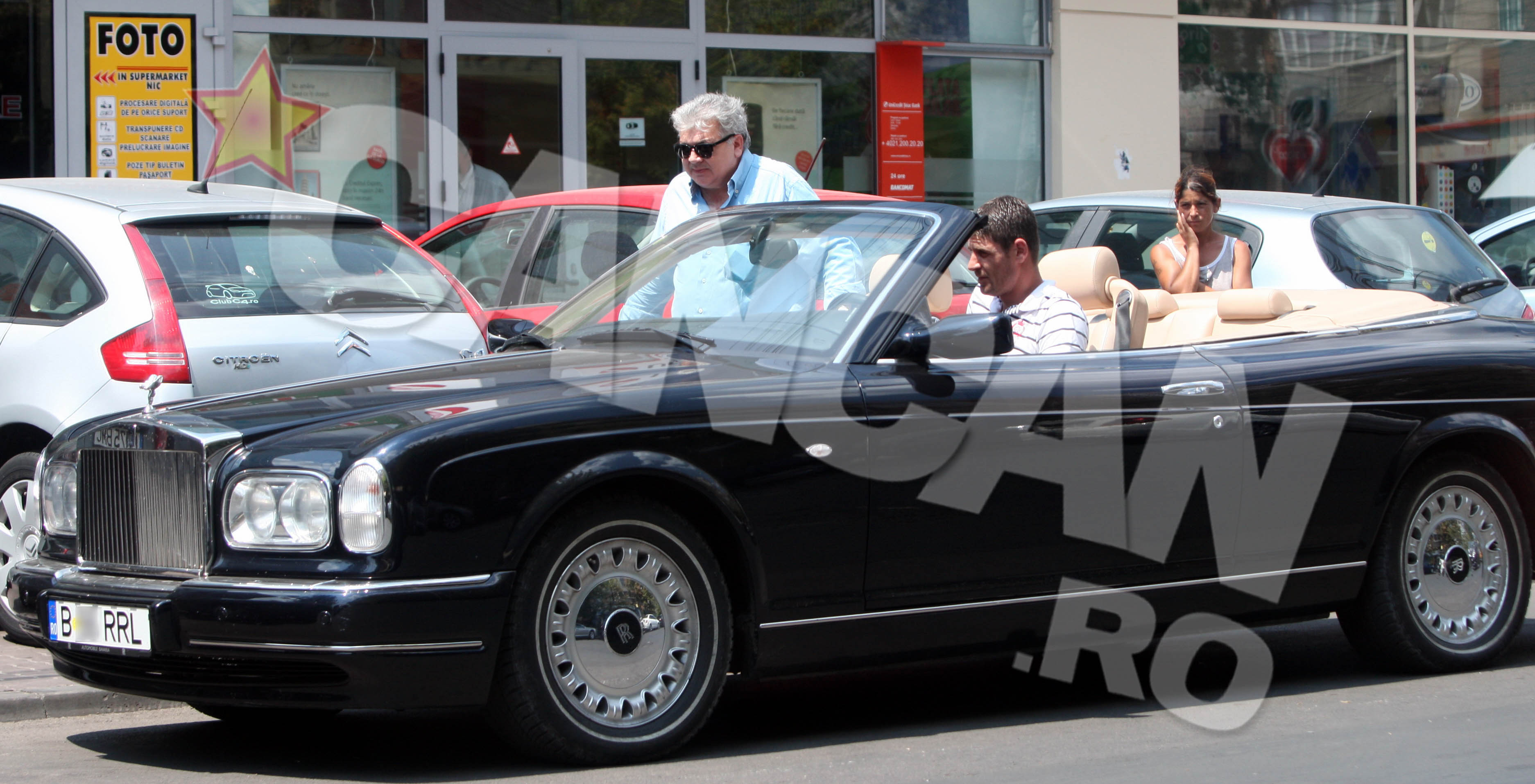 Afaceristul si-a intregit colectia de Rolls-Royce-uri cu un model nou, decapotabil