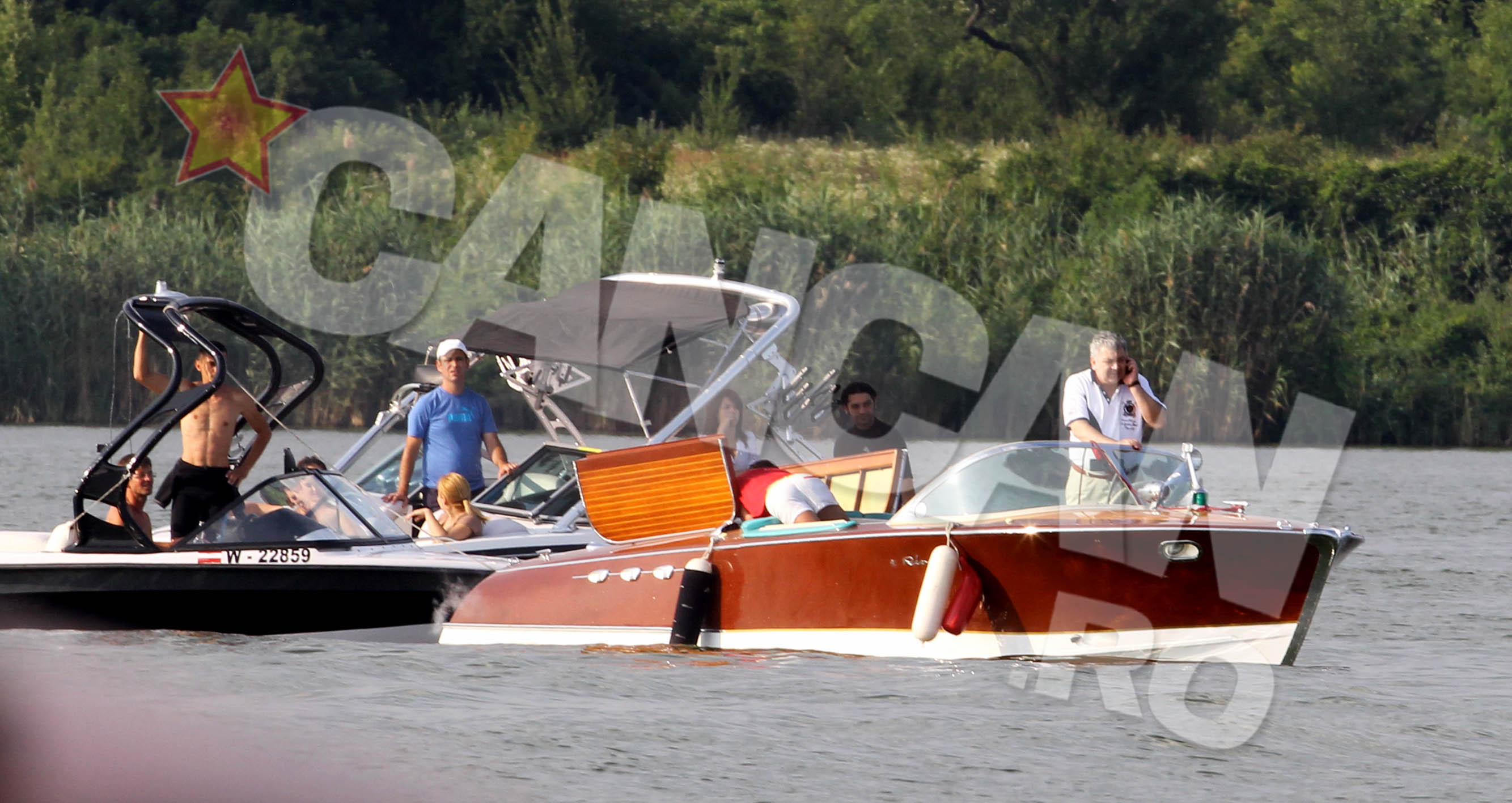 Mai multi binevoitori au vrut sa-l ajute pe