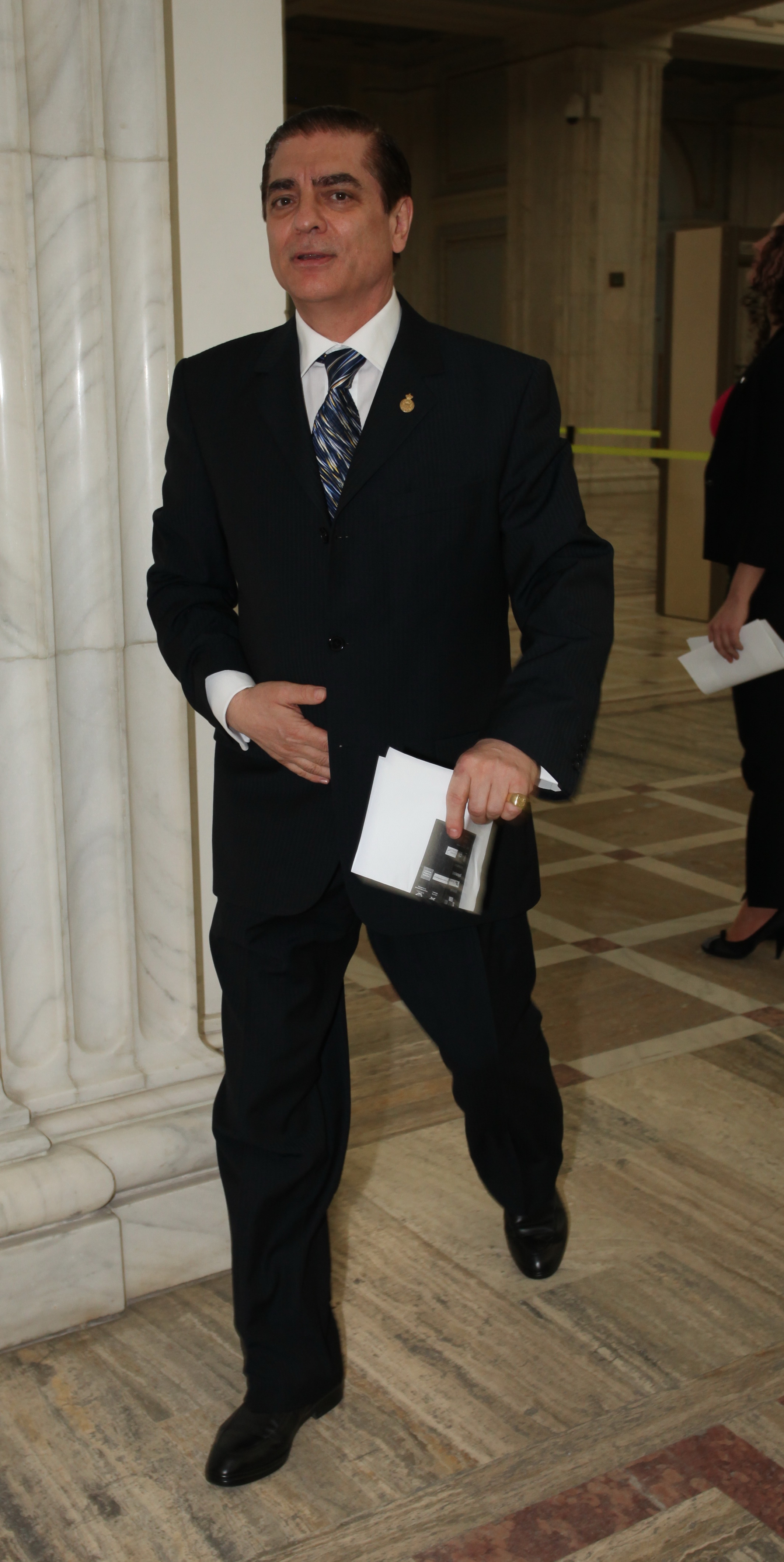 Printul Paul Lambrino sustine ca, in total, ar avea de recuperat proprietati si terenuri evaluate la 4 miliarde de euro