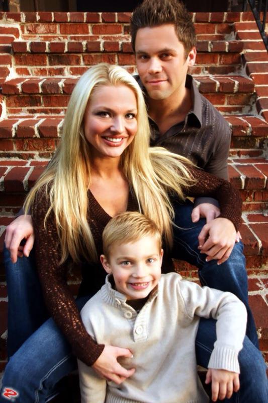 Miss Norvegia are un copil maricel, dar asta nu o impiedica sa se 