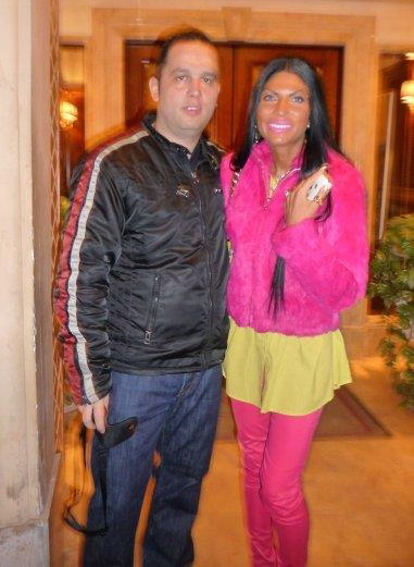 Roxy si sotul ei, impreuna cu care are o fetita superba (sursa foto: Facebook.com)