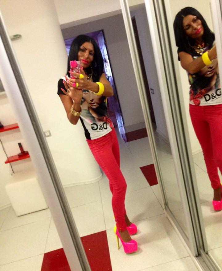 Roxy este indragostita de... oglinda