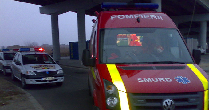 Barbatul a fost transportat de urgenta la spital