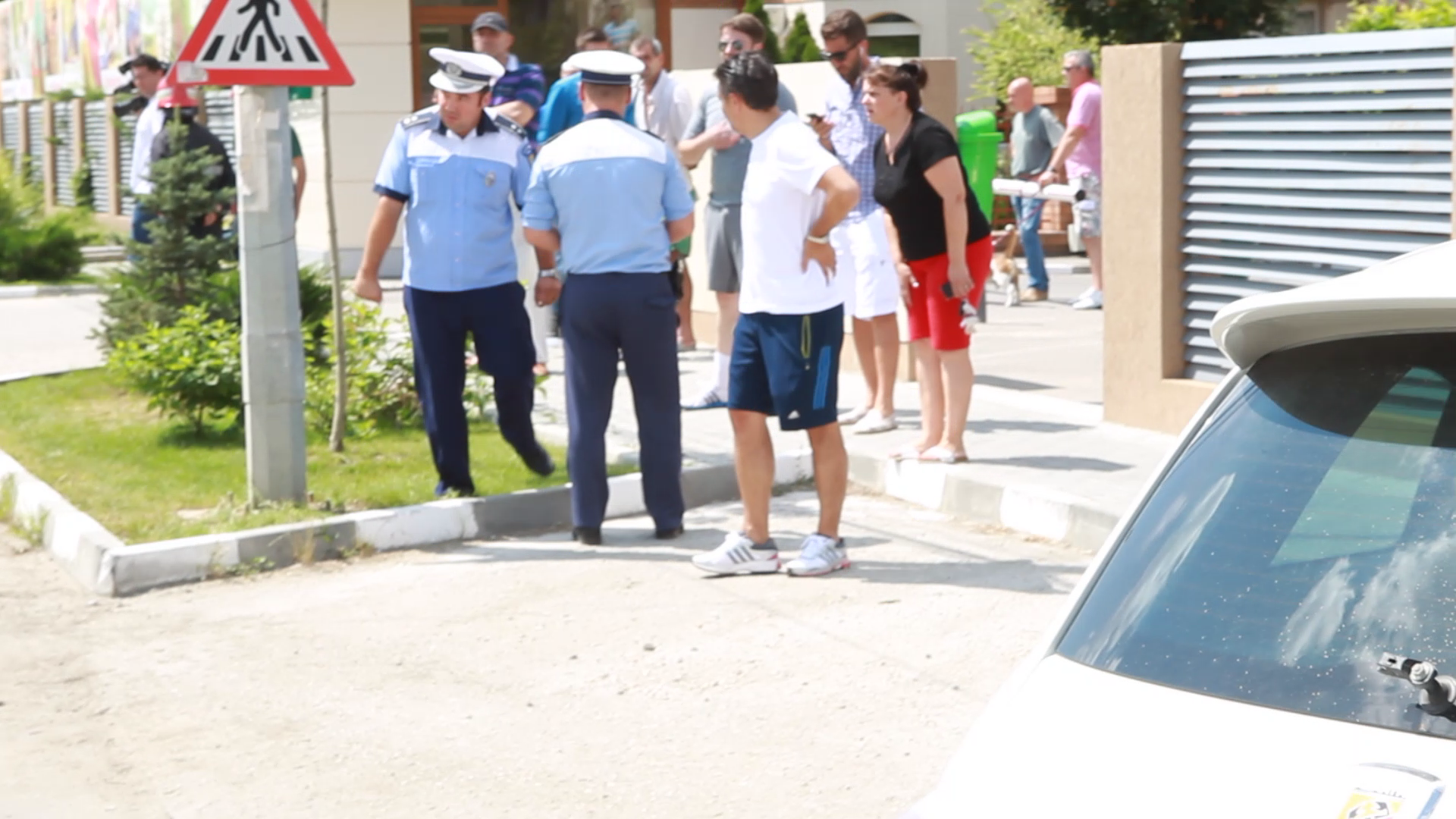 In momentul in care a fostpreluat de politisti, femeia i-a rugat pe agenti sa aiba mila de el