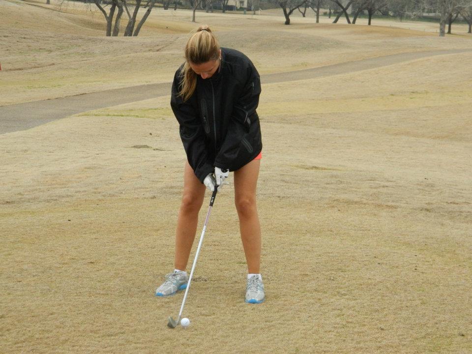 Oana practicand golful