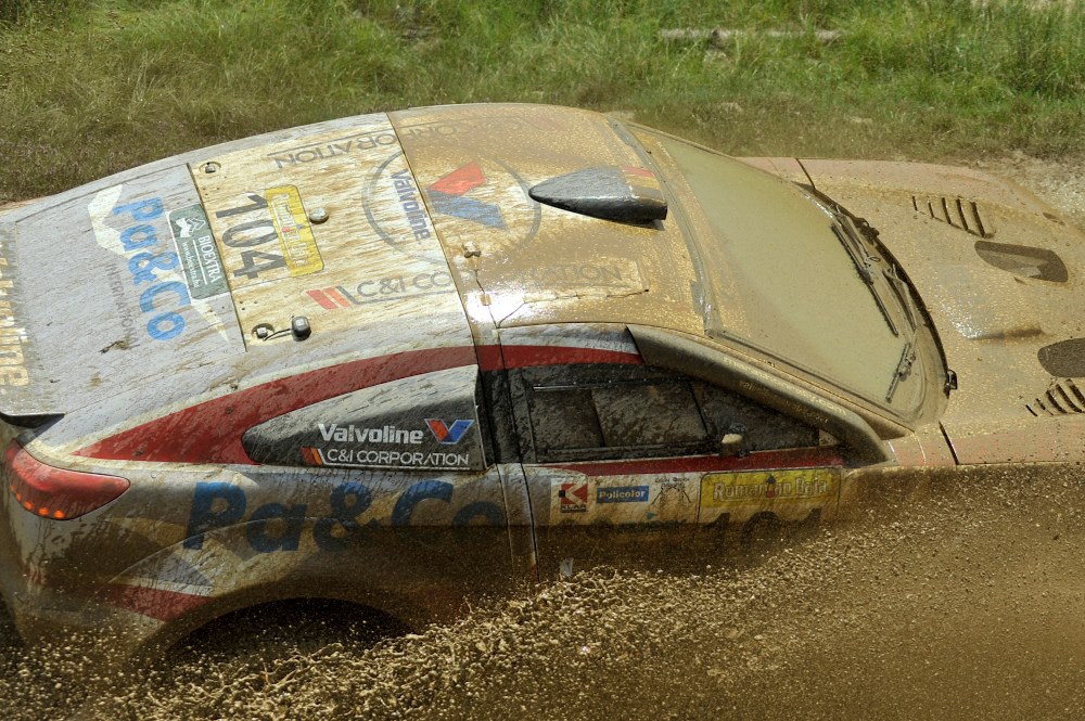 Masina are un motor de patru litri V6 si are circa 280 de cai