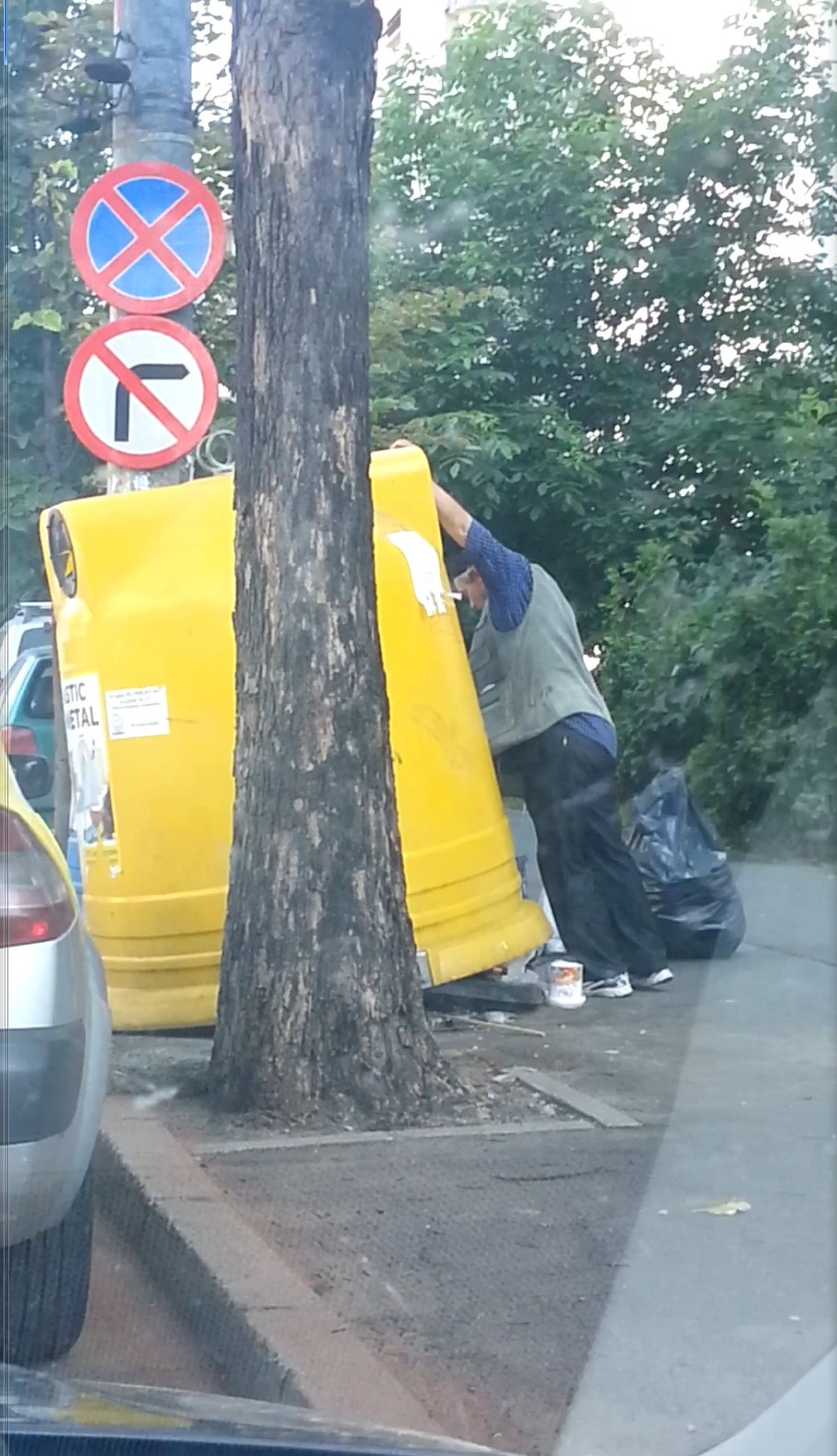 Pubela se agita bine inainte de deschidere