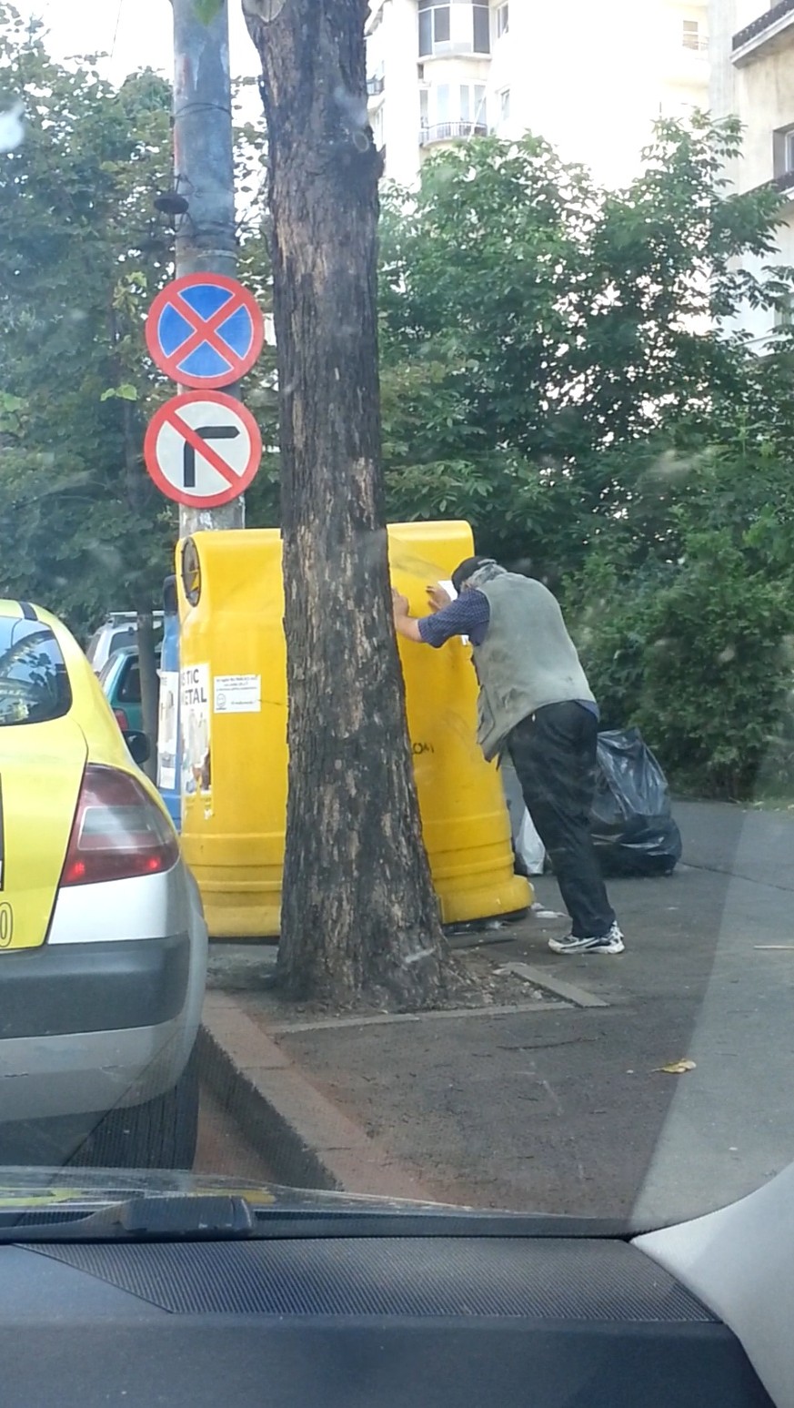 Pubela se agita bine inainte de deschidere