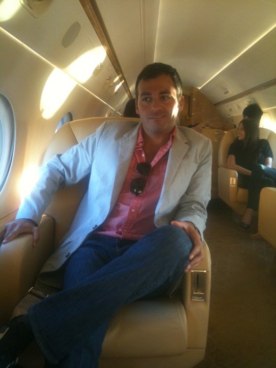 Dekermenjian este director si membru in consiliul de conducere al firmei Mr Pink, precum si consilier juridic