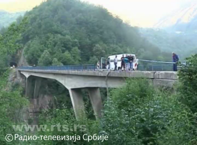 Podul de unde a sarit autobuzul