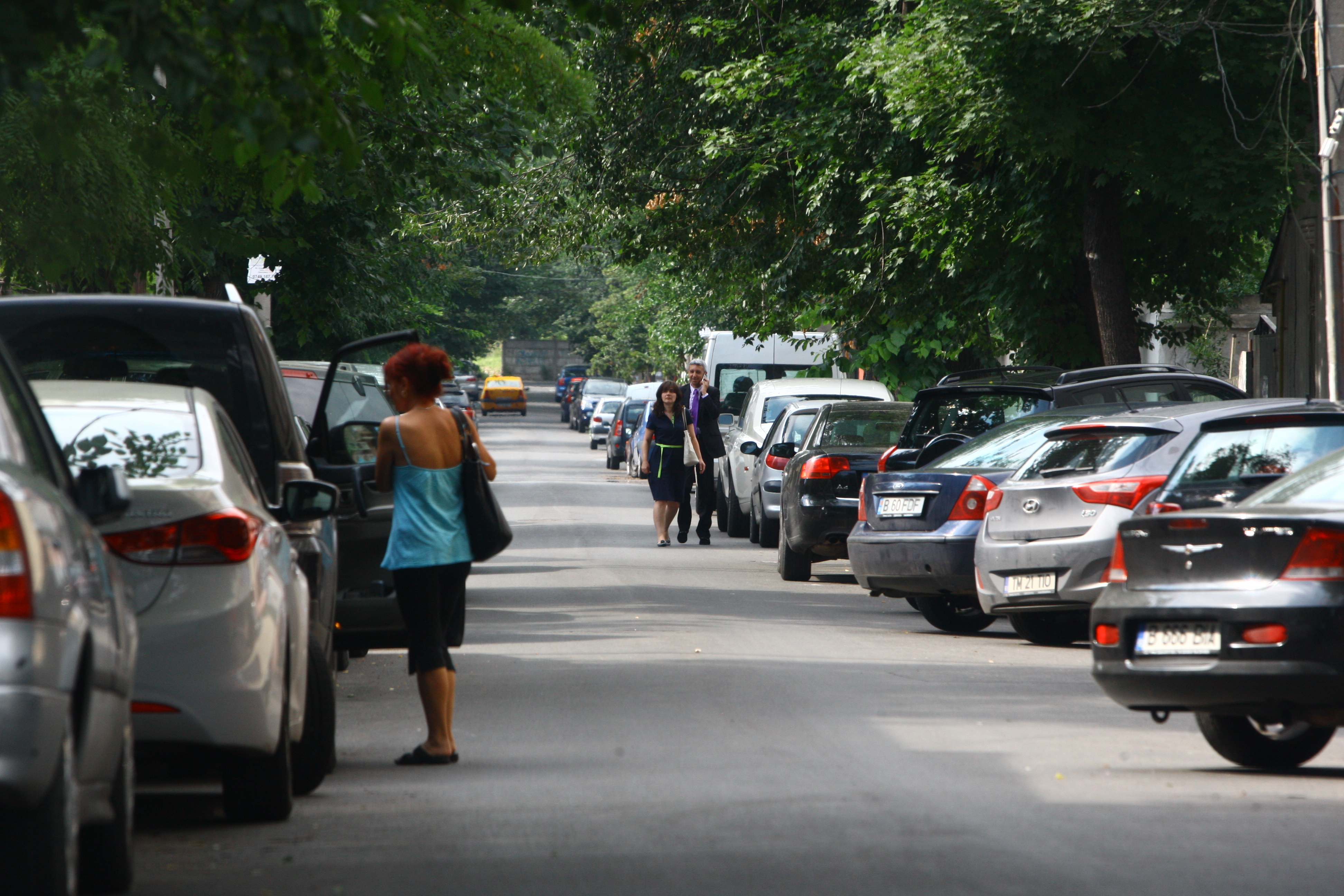 Dan Diaconescu si Emilia au fost la notar, in incercarea de a-si recastiga dreptul de a emite