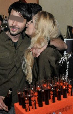 Radu si Andreea profita de evenimentele la care sunt chemati pentru a sta cat mai mult timp impreuna