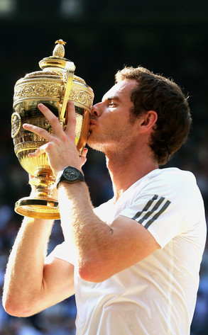 Tenismenul englez Andy Murray a adus trofeul Wimbledon in Marea Britanie dupa 77 de ani