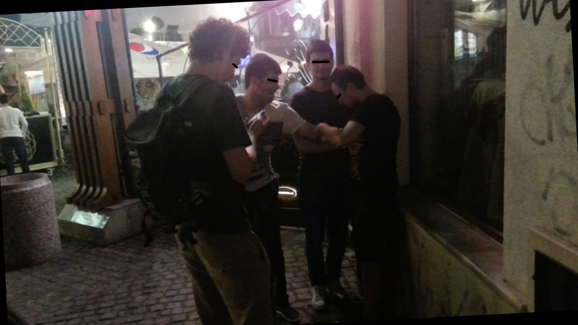 Tanarul da primul semn ca se trezeste din betie