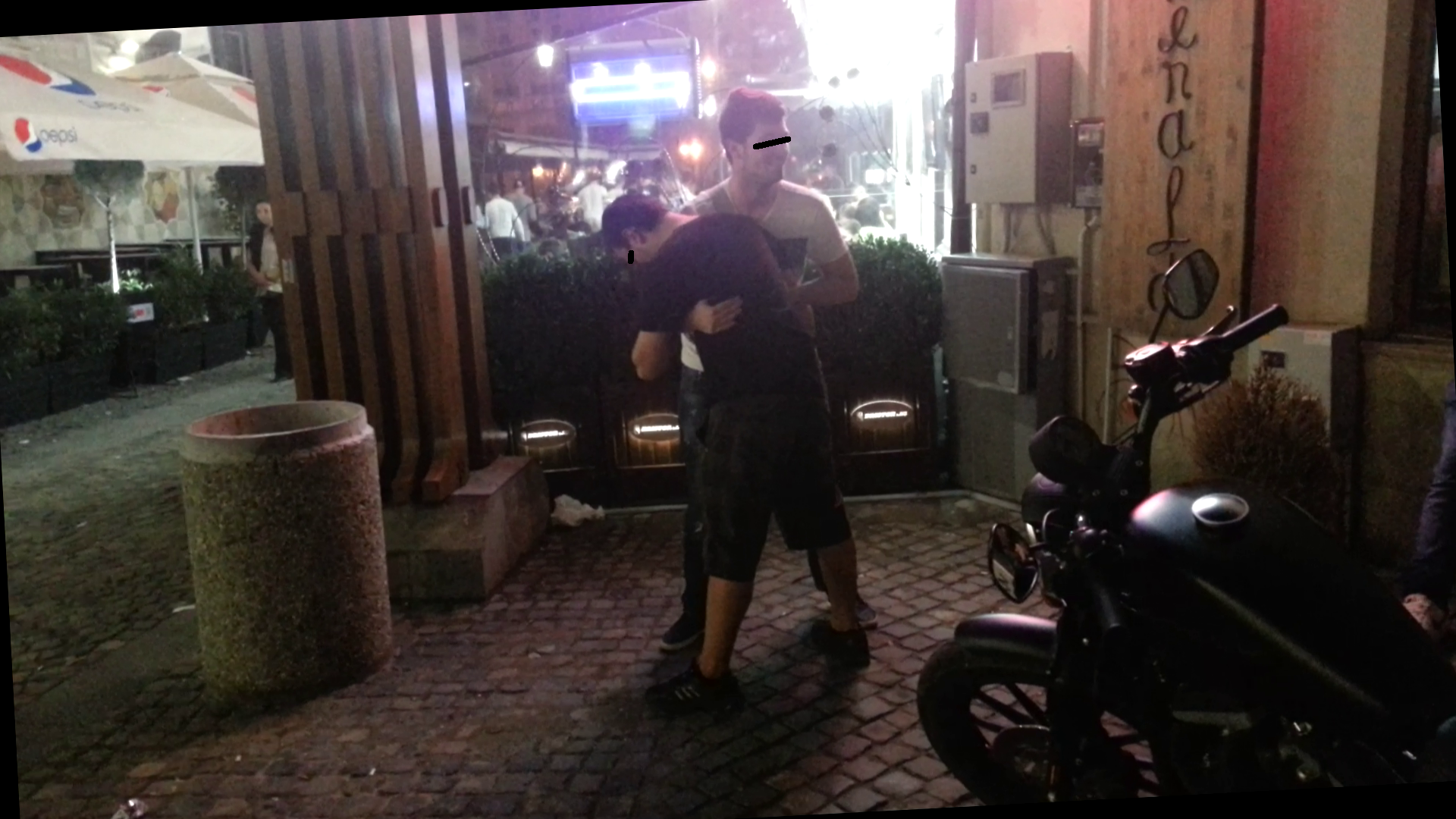 Pustiul nu se poate tine pe picioare