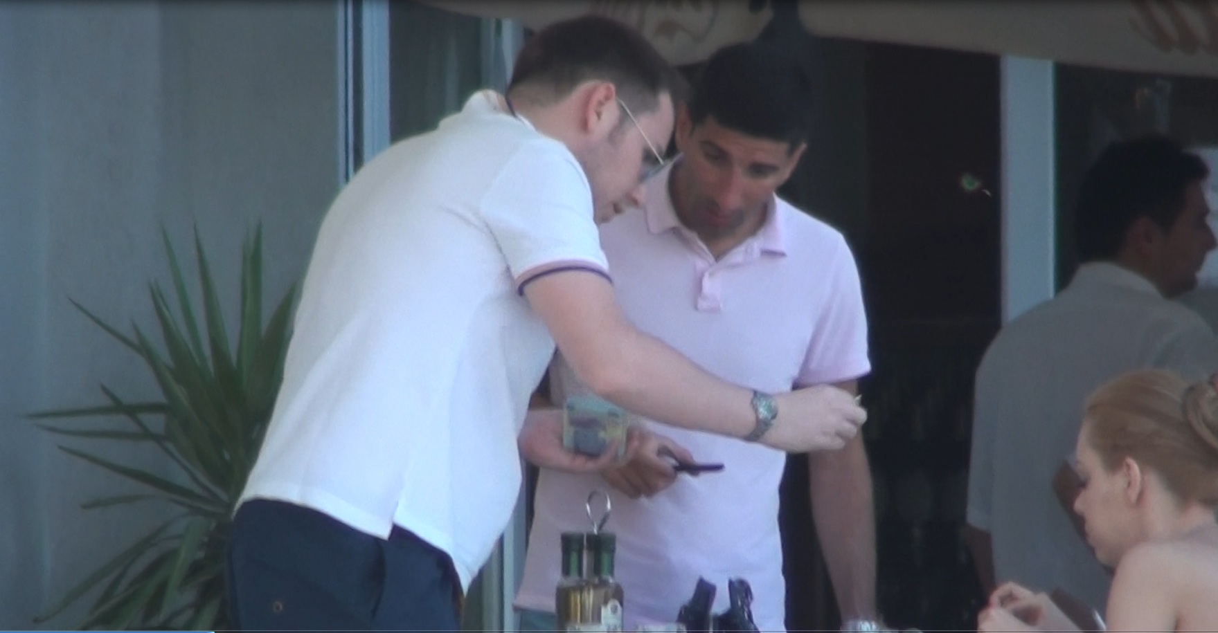 Versace si-a cinstit dusmanul la mare